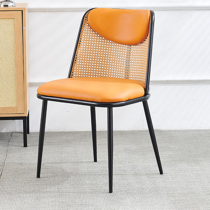 Zeitgenössischer trapezförmiger Esszimmerstuhl im Coastal-Stil mit Rückenlehne aus Kunst-Nappaleder, Eisen und Schaumstoff für das Esszimmer 