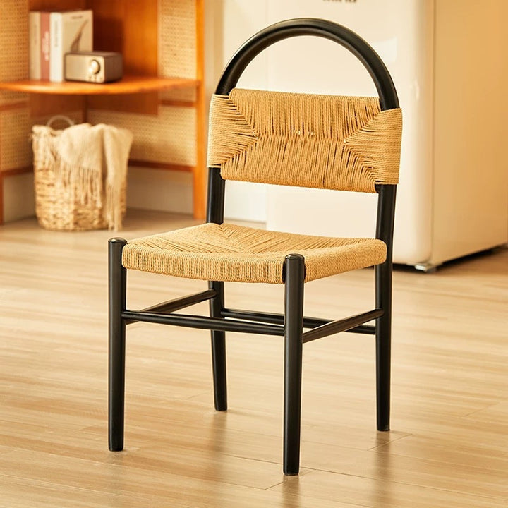 Moderner ovaler Esszimmerstuhl im Mid-Century-Stil mit halbhohler Rückenlehne aus Kautschukholz und Kraftseil für das Esszimmer 