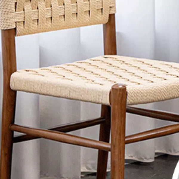 Moderner ovaler Esszimmerstuhl im Mid-Century-Stil mit halbhohler Rückenlehne aus Kautschukholz und Kraftseil für das Esszimmer 