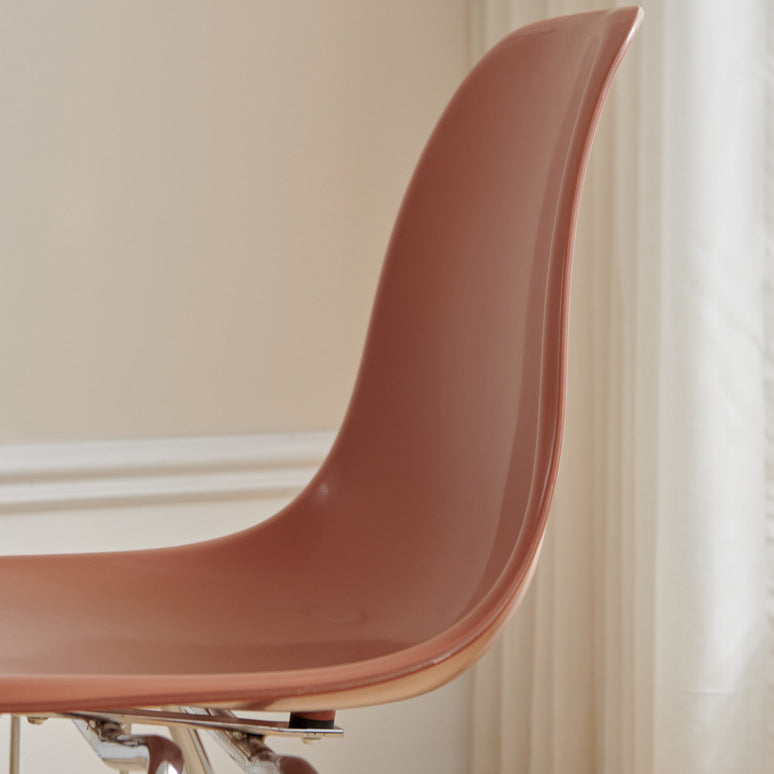 Modern Mid-Century Trapezoid Backrest Plastic Dining Chair With Iron Frame For Dining Room