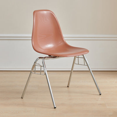 Modern Mid-Century Trapezoid Backrest Plastic Dining Chair With Iron Frame For Dining Room