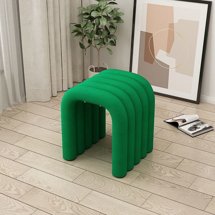 Arc créatif contemporain en acier au carbone Tabouret bas en éponge de velours sans dossier ni accoudoirs pour salon 