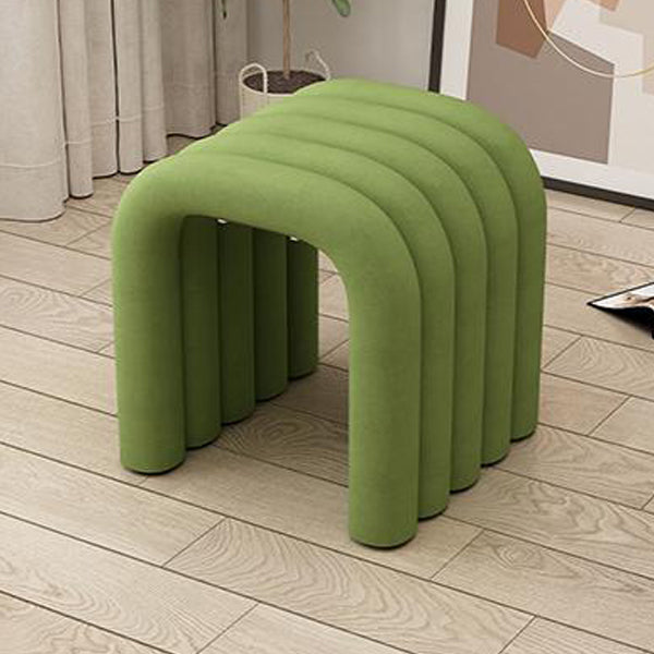 Arc créatif contemporain en acier au carbone Tabouret bas en éponge de velours sans dossier ni accoudoirs pour salon 
