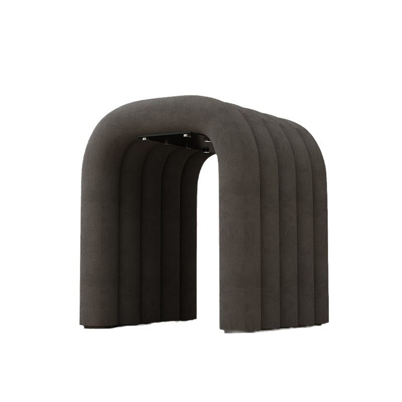 Arc créatif contemporain en acier au carbone Tabouret bas en éponge de velours sans dossier ni accoudoirs pour salon 