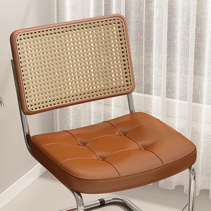 Chaise de salle à manger traditionnelle vintage en arc en acier inoxydable avec dosseret en cuir, éponge, plastique et rotin tissé sans accoudoirs 