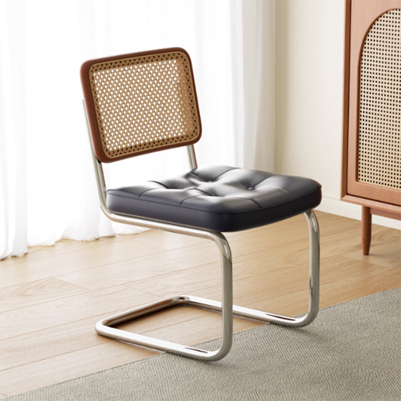 Chaise de salle à manger traditionnelle vintage en arc en acier inoxydable avec dosseret en cuir, éponge, plastique et rotin tissé sans accoudoirs 
