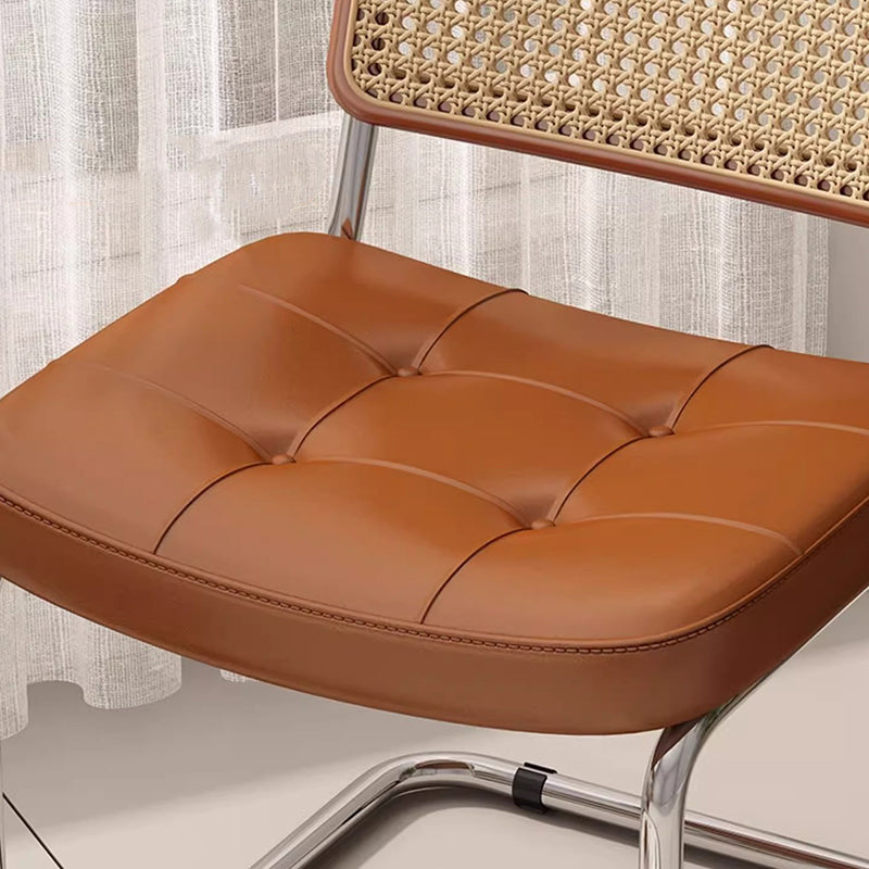 Chaise de salle à manger traditionnelle vintage en arc en acier inoxydable avec dosseret en cuir, éponge, plastique et rotin tissé sans accoudoirs 
