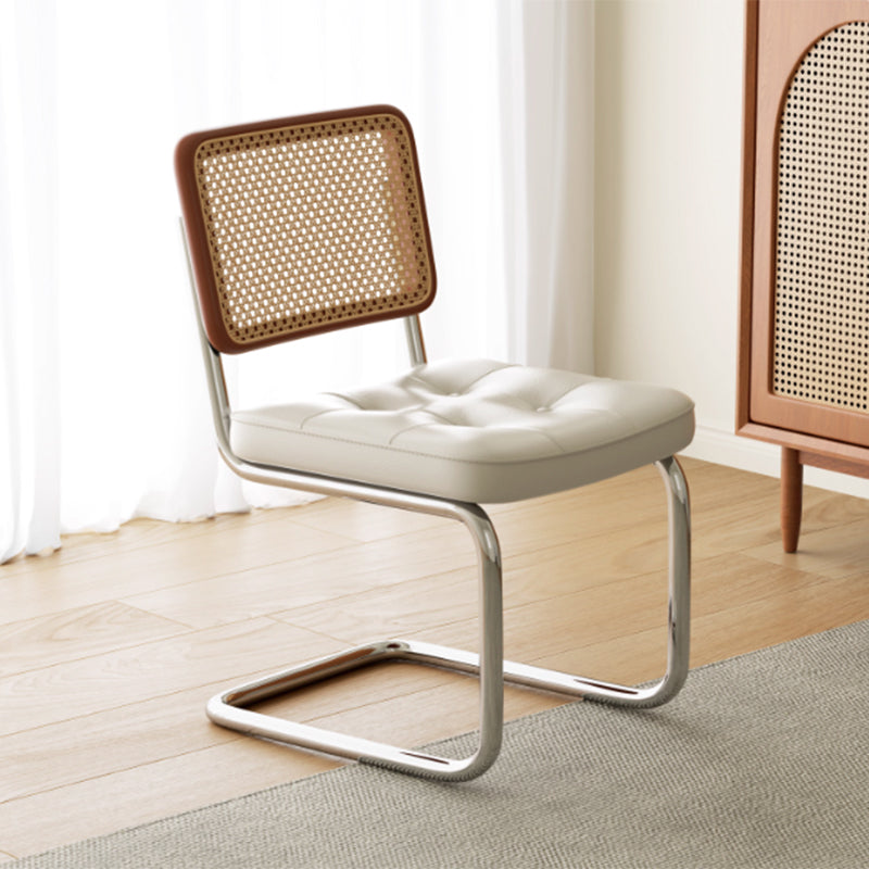 Chaise de salle à manger traditionnelle vintage en arc en acier inoxydable avec dosseret en cuir, éponge, plastique et rotin tissé sans accoudoirs 