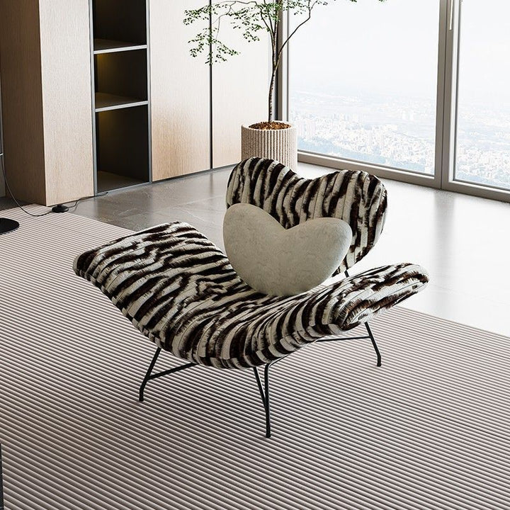 Moderner kreativer Akzentstuhl mit abnehmbarem herzförmigem Rückenlehnen-Design aus Eisen, Kunstangora, Schwamm und PP-Baumwolle, ohne Armlehnen, für das Wohnzimmer 