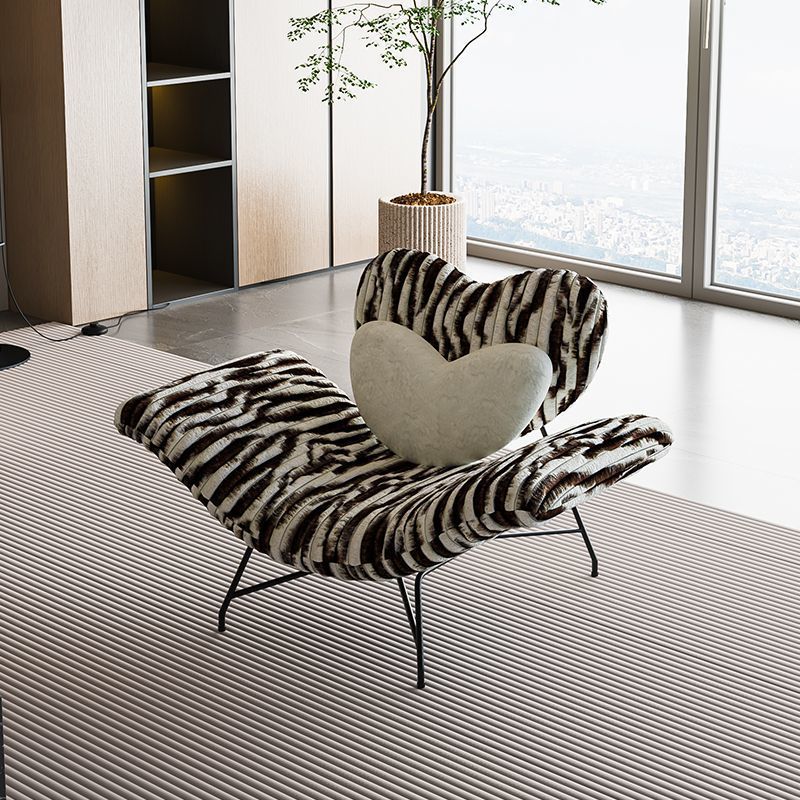 Moderner kreativer Akzentstuhl mit abnehmbarem herzförmigem Rückenlehnen-Design aus Eisen, Kunstangora, Schwamm und PP-Baumwolle, ohne Armlehnen, für das Wohnzimmer 