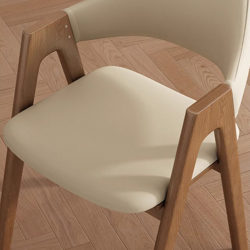 Chaise de salle à manger contemporaine scandinave en bois massif en forme de V avec dossier et accoudoirs en cuir microfibre et éponge 