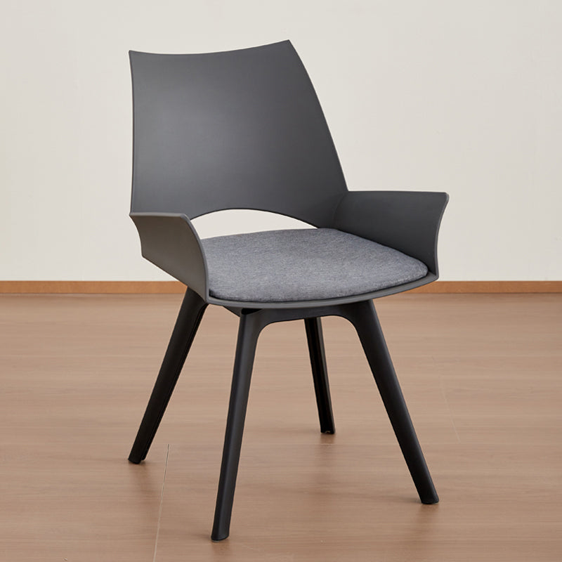 Zeitgenössischer industrieller trapezförmiger Kunststoff-Kohlenstoffstahl-Stoff-Schwamm-Drehbarer Ergonomischer Schreibtischstuhl Rückenlehne Armlehne für Home Office 