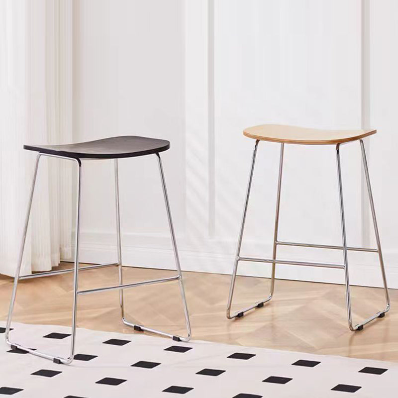 Tabouret de bar rectangulaire en bois et fer scandinave contemporain sans accoudoirs pour salle à manger et cuisine 