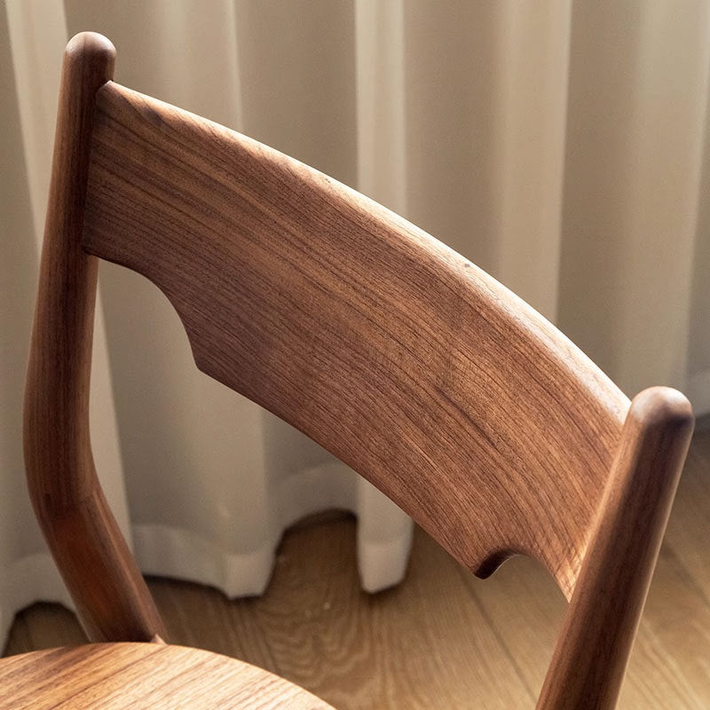 Moderner minimalistischer quadratischer gebogener gepolsterter Kissen-Walnuss-Holz-Esszimmerstuhl Rückenlehne ohne Armlehnen für Esszimmer 