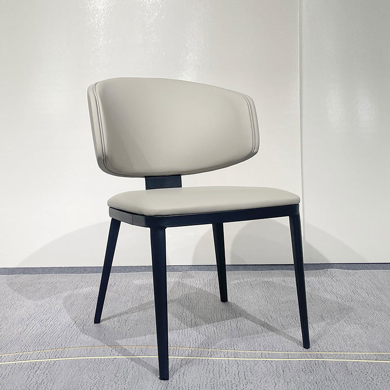 Chaise de salle à manger moderne de luxe en cuir carré incurvé en acier au carbone avec dossier sans accoudoirs pour salle à manger 