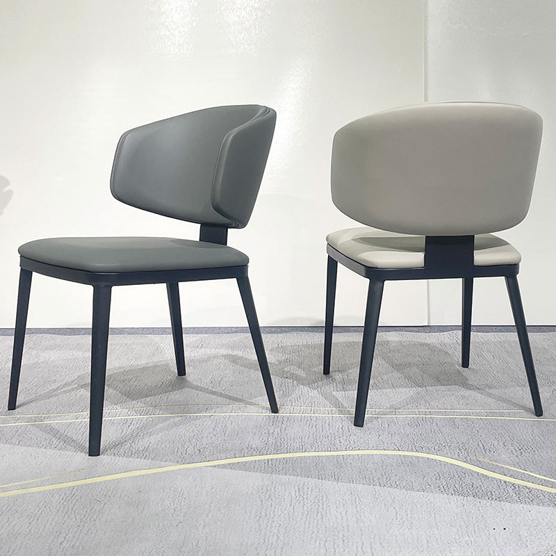 Chaise de salle à manger moderne de luxe en cuir carré incurvé en acier au carbone avec dossier sans accoudoirs pour salle à manger 
