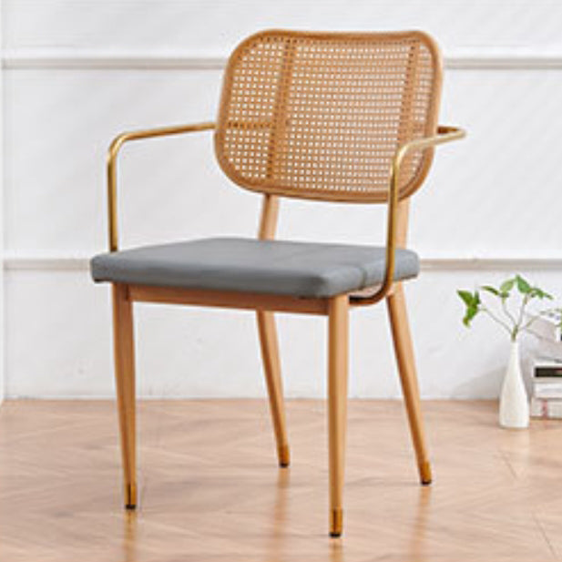 Chaise de salle à manger en cuir PU découpé moderne de luxe avec dossier en métal et rotin en bambou 