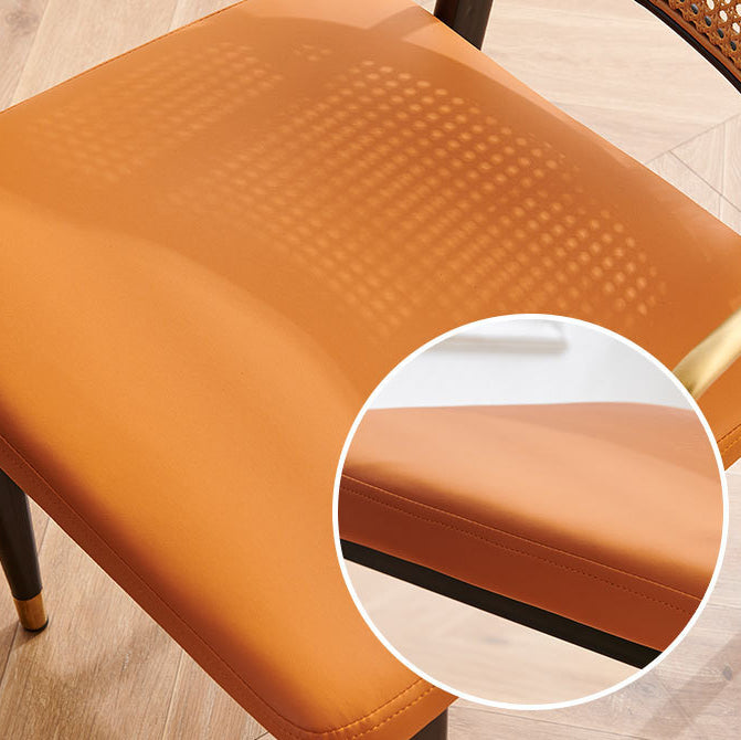 Chaise de salle à manger en cuir PU découpé moderne de luxe avec dossier en métal et rotin en bambou 