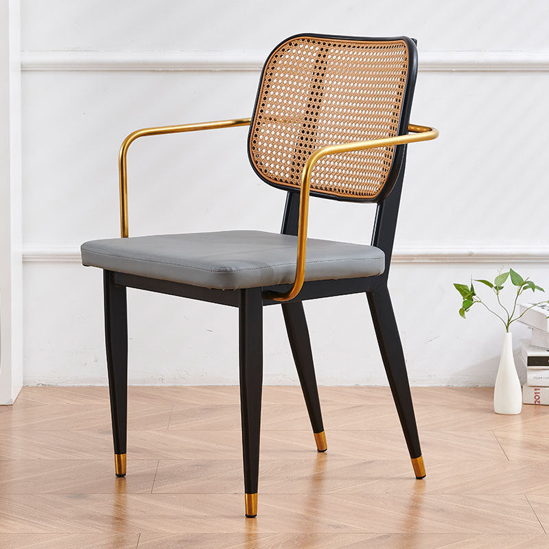 Chaise de salle à manger en cuir PU découpé moderne de luxe avec dossier en métal et rotin en bambou 