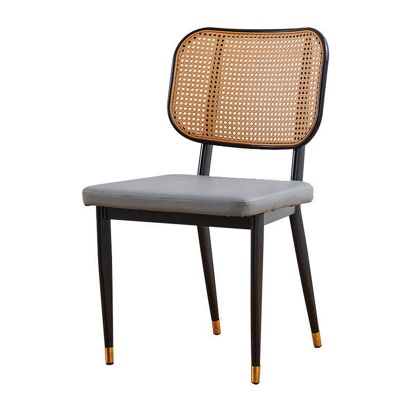 Chaise de salle à manger en cuir PU découpé moderne de luxe avec dossier en métal et rotin en bambou 