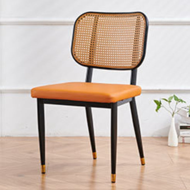 Chaise de salle à manger en cuir PU découpé moderne de luxe avec dossier en métal et rotin en bambou 