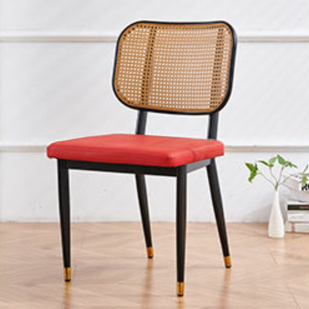 Chaise de salle à manger en cuir PU découpé moderne de luxe avec dossier en métal et rotin en bambou 
