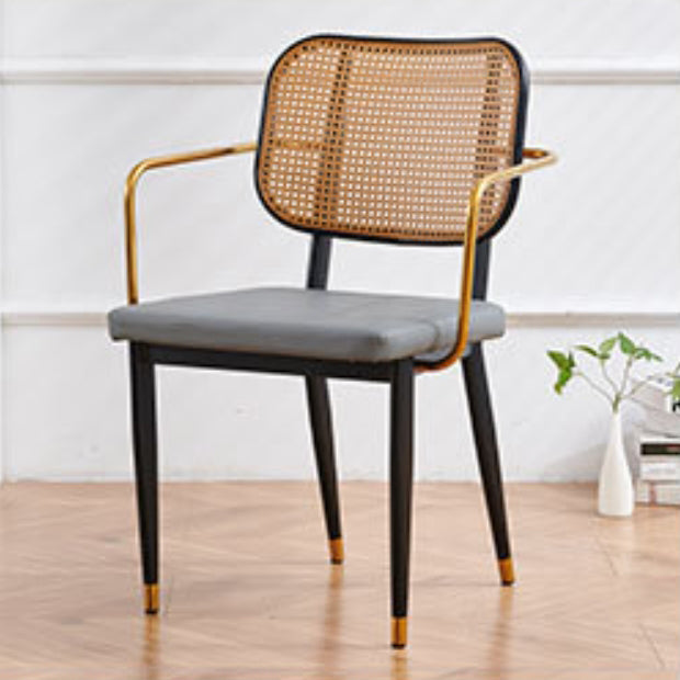 Chaise de salle à manger en cuir PU découpé moderne de luxe avec dossier en métal et rotin en bambou 