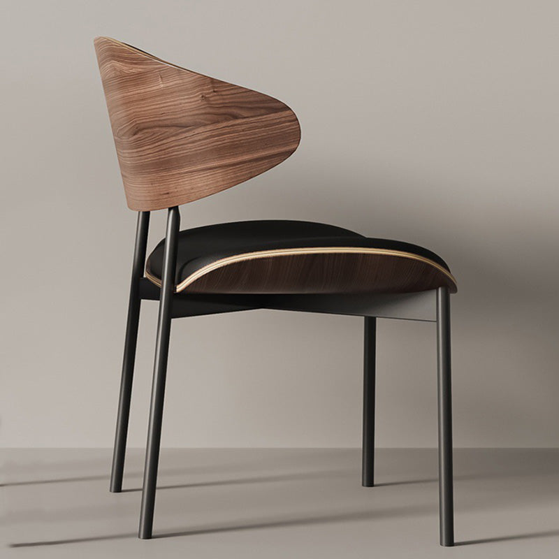 Moderner minimalistischer gebogener quadratischer Mikrofasersessel aus Leder, Massivholz und Stahl mit Rückenlehne für Esszimmer 