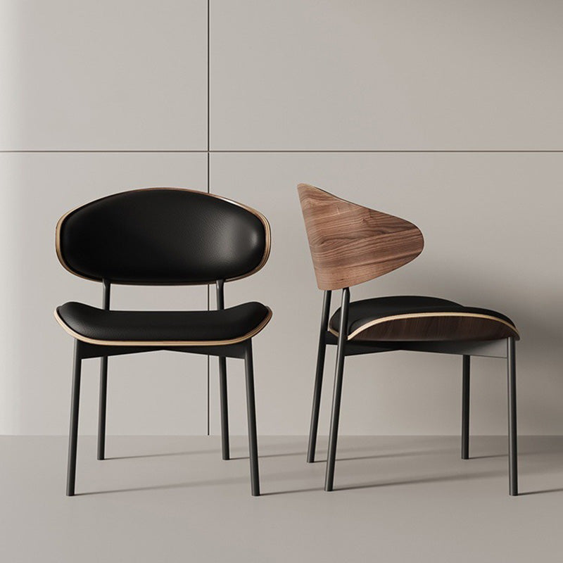 Moderner minimalistischer gebogener quadratischer Mikrofasersessel aus Leder, Massivholz und Stahl mit Rückenlehne für Esszimmer 