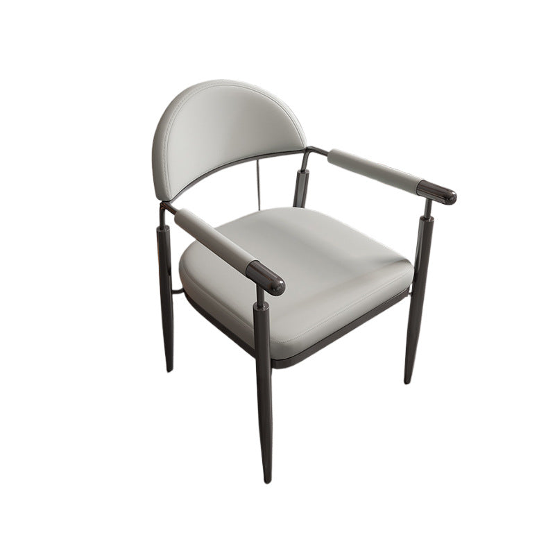 Zeitgenössischer skandinavischer Halbkreis-Bogen-Quadrat-Napa-Leder-Stahl-Esszimmerstuhl mit Rückenlehne und Armlehne für das Esszimmer 