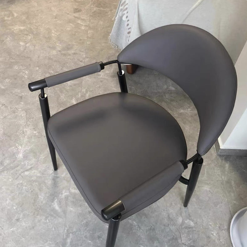 Zeitgenössischer skandinavischer Halbkreis-Bogen-Quadrat-Napa-Leder-Stahl-Esszimmerstuhl mit Rückenlehne und Armlehne für das Esszimmer 