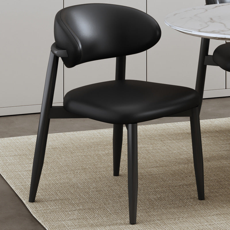 Zeitgenössischer skandinavischer quadratischer gebogener Leder-Metall-Esszimmerstuhl mit Rückenlehne für das Esszimmer 