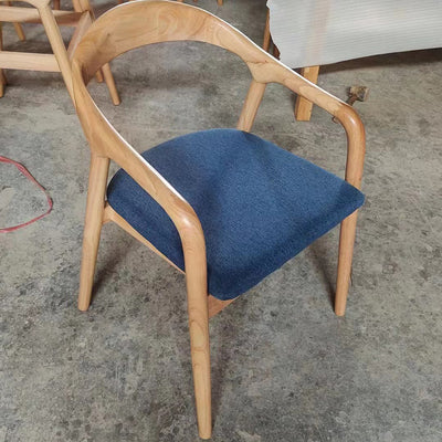 Traditioneller chinesischer gebogener quadratischer Lederstuhl aus Massivholz mit Rückenlehne und Armlehne für das Esszimmer 