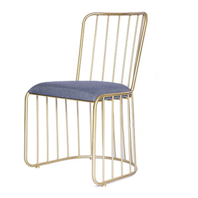 Respaldo de silla de comedor de metal de cuero curvado cuadrado calado escandinavo contemporáneo con brazo para comedor 
