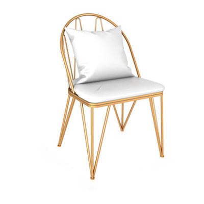 Respaldo de silla de comedor de metal de cuero curvado cuadrado calado escandinavo contemporáneo con brazo para comedor 