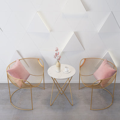Respaldo de silla de comedor de metal de cuero curvado cuadrado calado escandinavo contemporáneo con brazo para comedor 