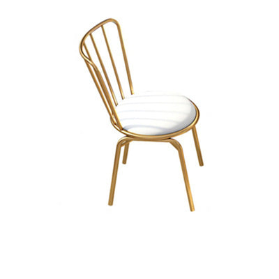 Respaldo de silla de comedor de metal de cuero curvado cuadrado calado escandinavo contemporáneo con brazo para comedor 