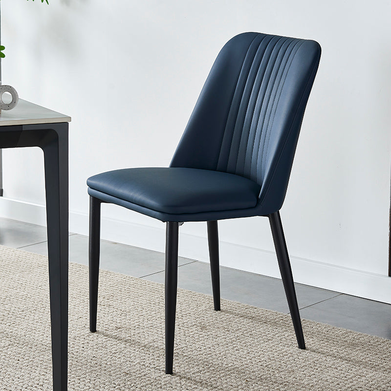 Moderner minimalistischer rechteckiger Stuhl mit abgenutztem Leder und Kohlenstoffstahl-Rückenlehne für das Esszimmer 