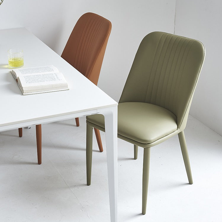 Moderner minimalistischer rechteckiger Stuhl mit abgenutztem Leder und Kohlenstoffstahl-Rückenlehne für das Esszimmer 