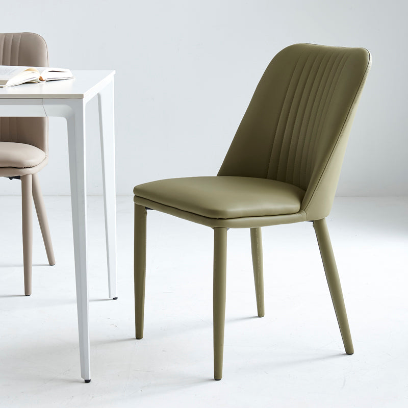 Moderner minimalistischer rechteckiger Stuhl mit abgenutztem Leder und Kohlenstoffstahl-Rückenlehne für das Esszimmer 