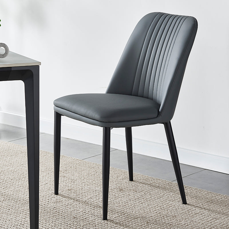 Moderner minimalistischer rechteckiger Stuhl mit abgenutztem Leder und Kohlenstoffstahl-Rückenlehne für das Esszimmer 
