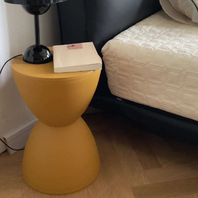 Contemporary Scandinavian Round Cone Hourglass Plastic Chair Backless For Living Room