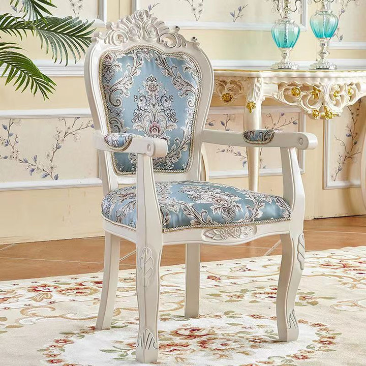 Esszimmerstuhl aus Birkenholz und Stoff mit geschnitzten traditionellen chinesischen Mustern, quadratischer Rückenlehne und Armlehnen für das Esszimmer 