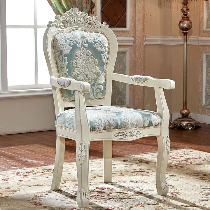 Esszimmerstuhl aus Birkenholz und Stoff mit geschnitzten traditionellen chinesischen Mustern, quadratischer Rückenlehne und Armlehnen für das Esszimmer 