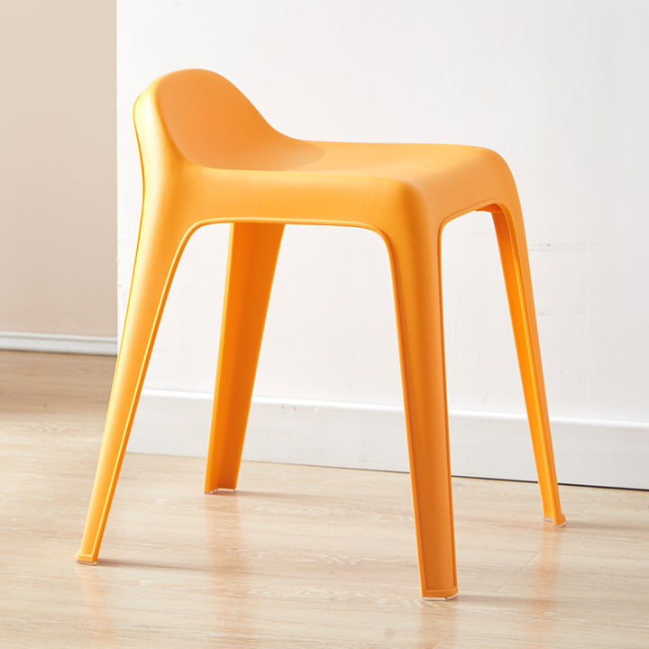 Chaise en plastique courbée carrée minimaliste moderne pour salon 