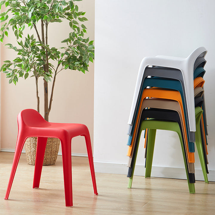 Chaise en plastique courbée carrée minimaliste moderne pour salon 