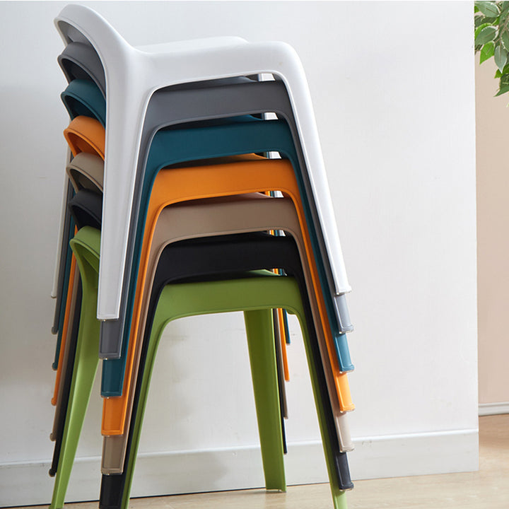 Chaise en plastique courbée carrée minimaliste moderne pour salon 