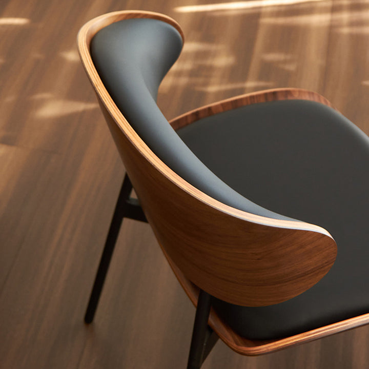 Moderna silla de comedor sin brazos con respaldo de metal y cuero de microfibra cuadrado curvado de lujo para el comedor 