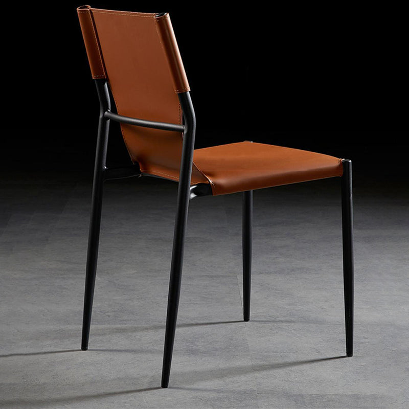 Chaise de salle à manger contemporaine scandinave en cuir rigide carré en cuir synthétique acier au carbone métal dossier pour salle à manger 
