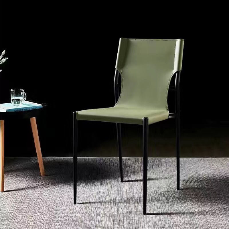 Chaise de salle à manger contemporaine scandinave en cuir rigide carré en cuir synthétique acier au carbone métal dossier pour salle à manger 